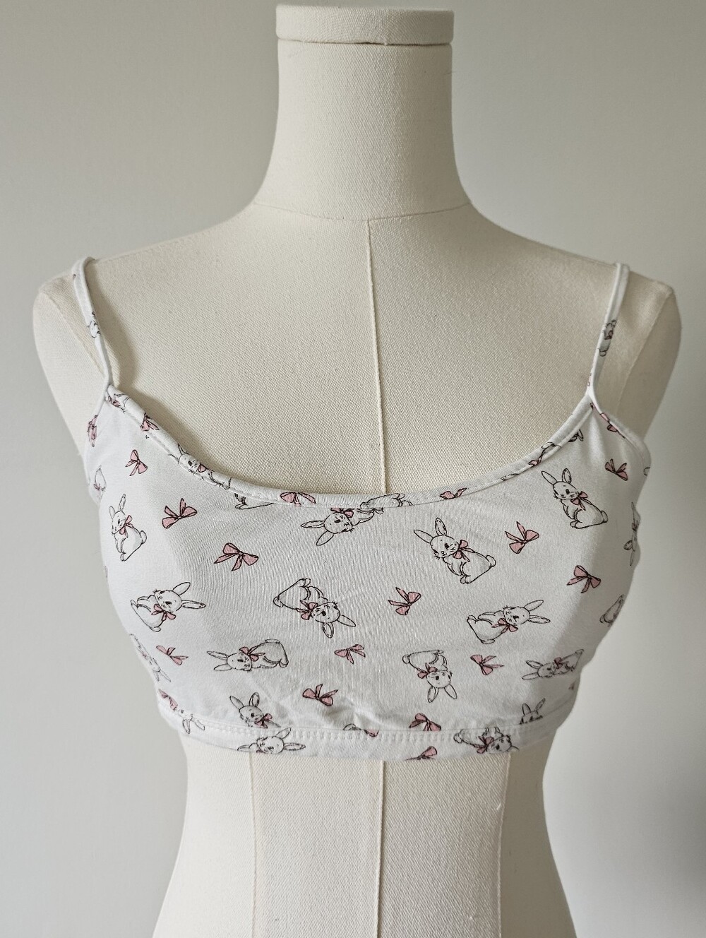 Streetwear society MWhite Bunny Print Cropped Cami Top